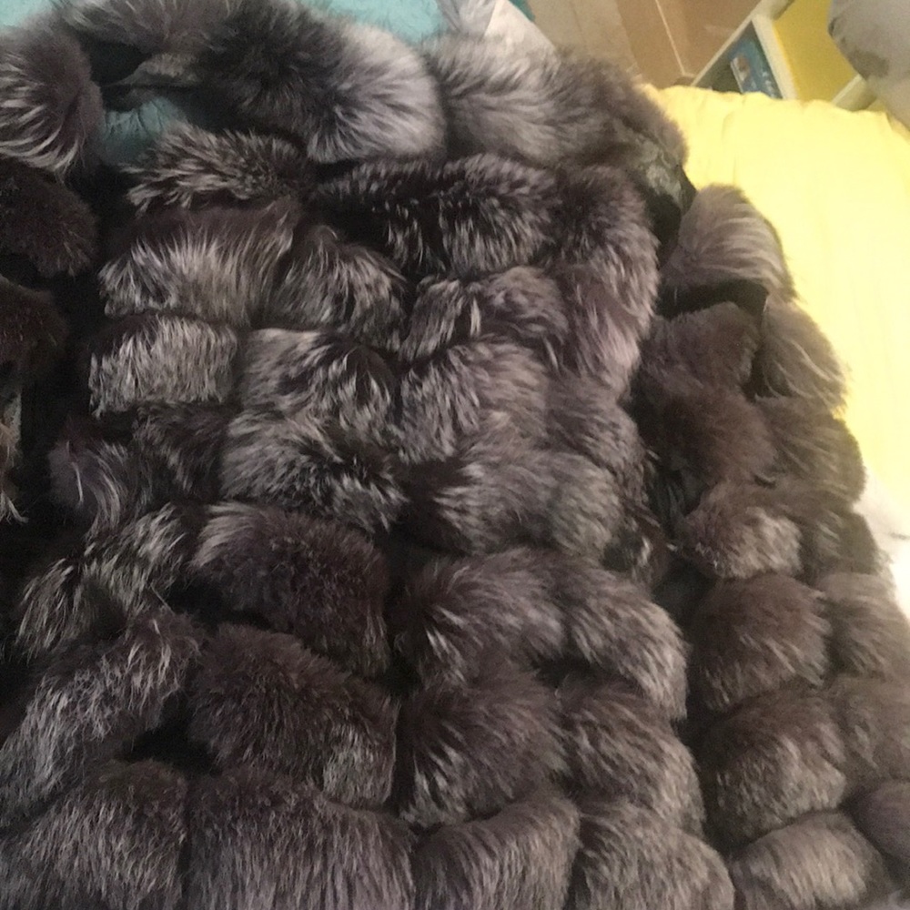 Fur coat! - Picture 2 of 4